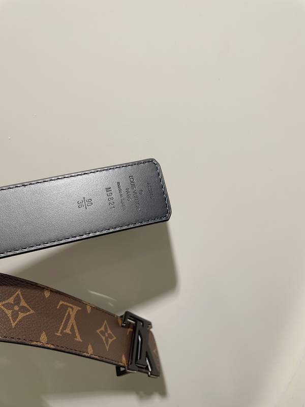 Louis Vuitton 40MM Belt LVB00373